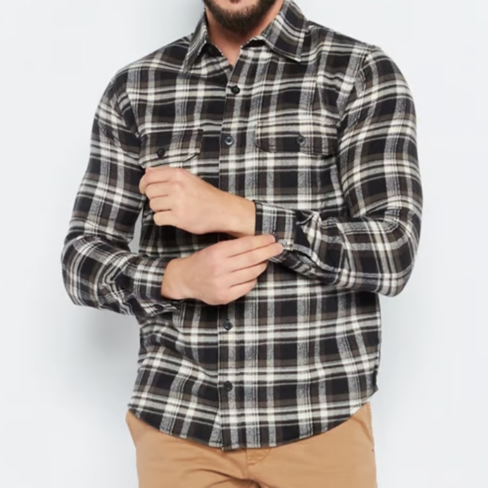 NWT Rainforest cotton button down plaid flannel shirt in a charcoal combo. Small